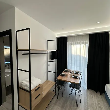 Hotel Io's