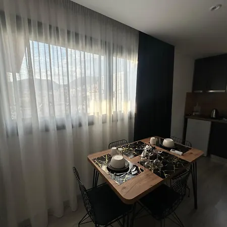 Io's Sarandë