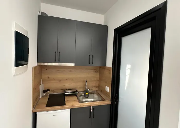Io's 3* Sarandë