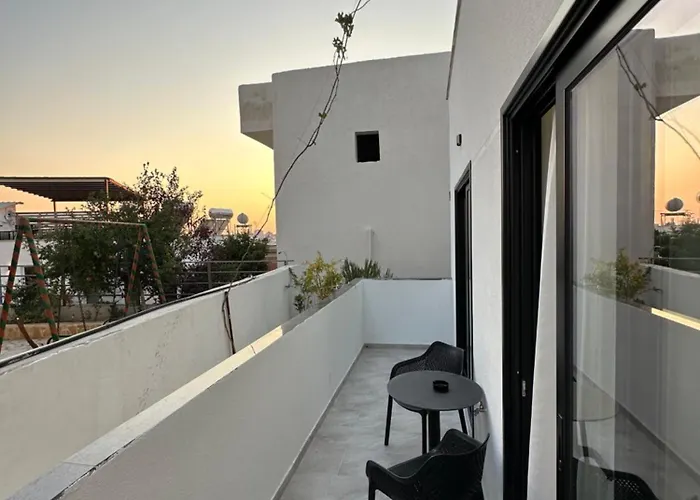 Hotel Io's 3*