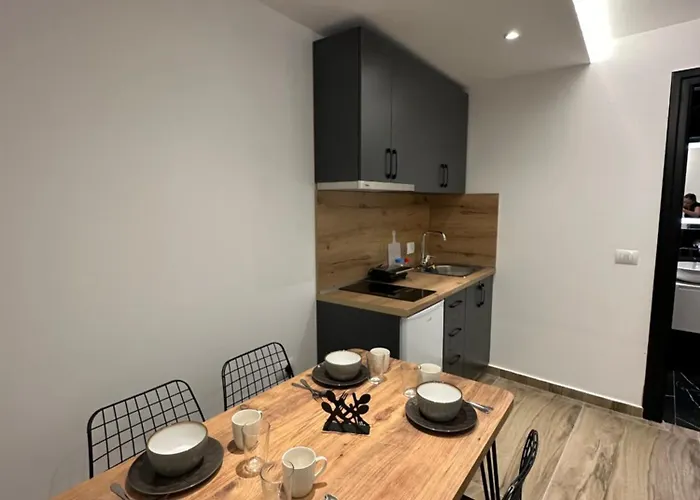 Hotel Io's