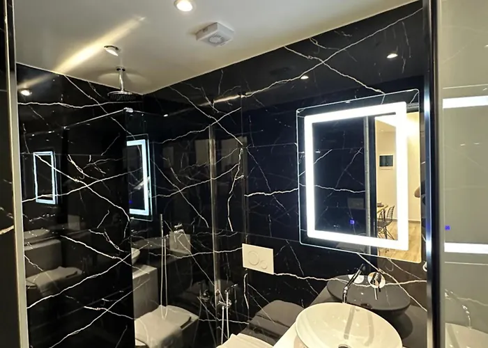 Io's Hotel 3*