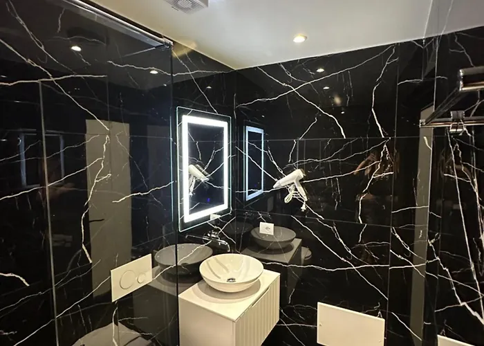 Io's Hotel