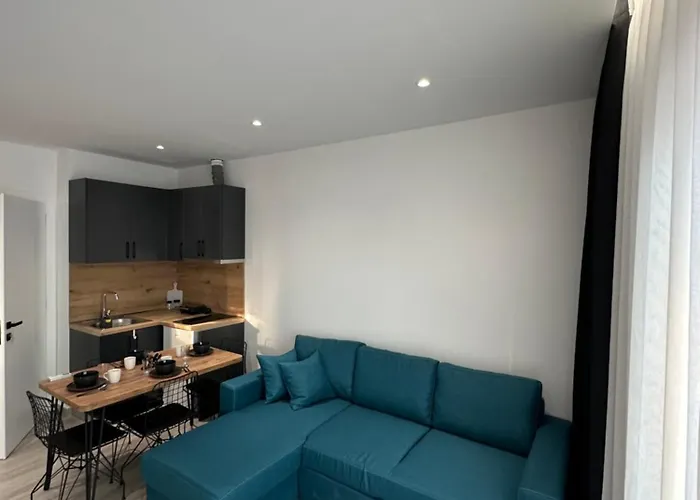 Io's Hotel