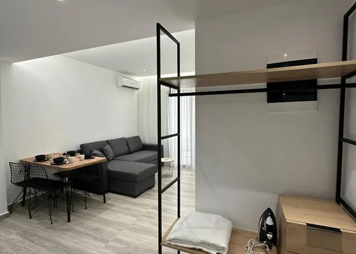 Io's 3* Sarandë