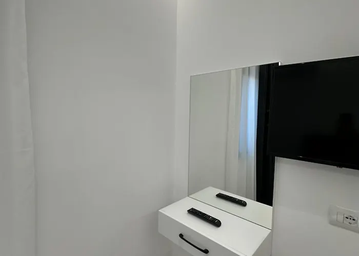 Io's 3* Sarandë