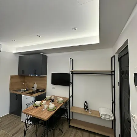 Io's Hotel Sarandë