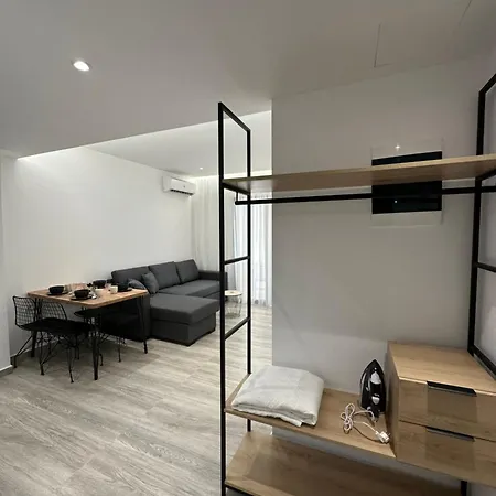 Io's 3* Sarande