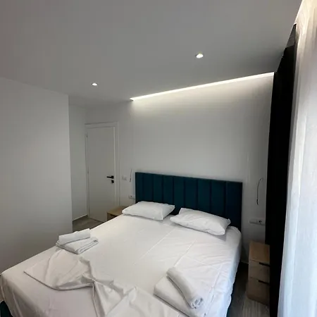 Io's 3* Sarande