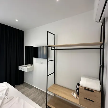 Io's Hotel Sarandë