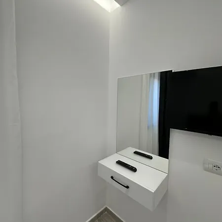 Io's 3* Sarande