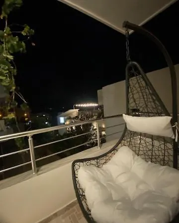 Hotel Io's