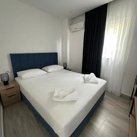 Io's 3* Sarande