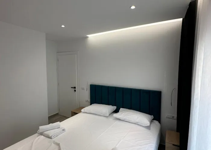 Io's 3* Sarandë